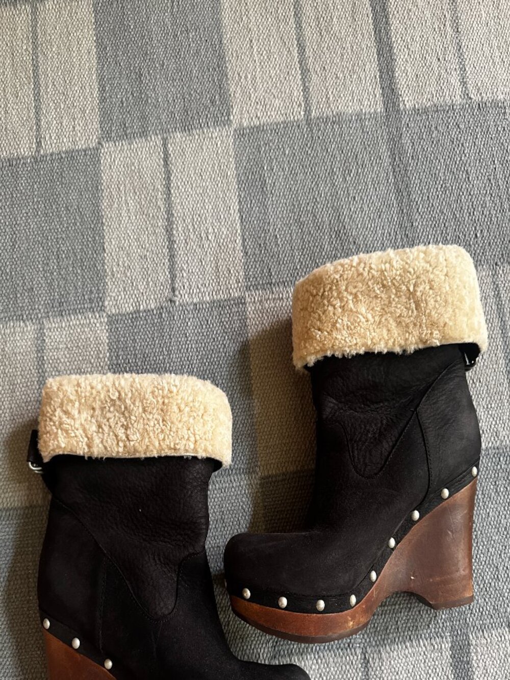 Ugg | Carnagie Black Cream Clog Sherpa lined Studded Leather Boots Size